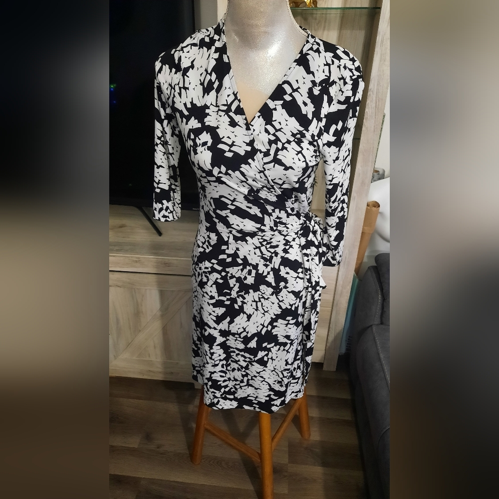Vince Camuto Wrap Midi Dress sz Extra small used Good Condition